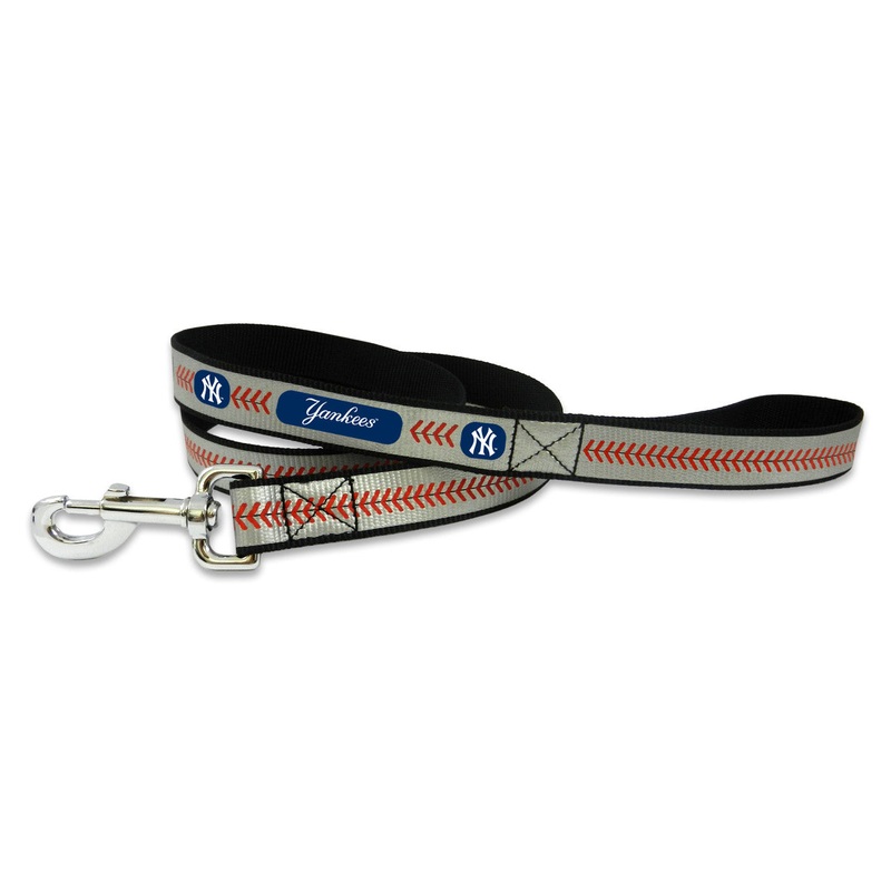 Gamewear New York Yankees Reflective Baseball Pet Leash Size Large